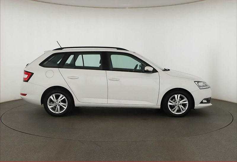 Škoda Fabia (2021) Ambition 1.0 TSI, ČR,1.maj - fotka 6 z 12