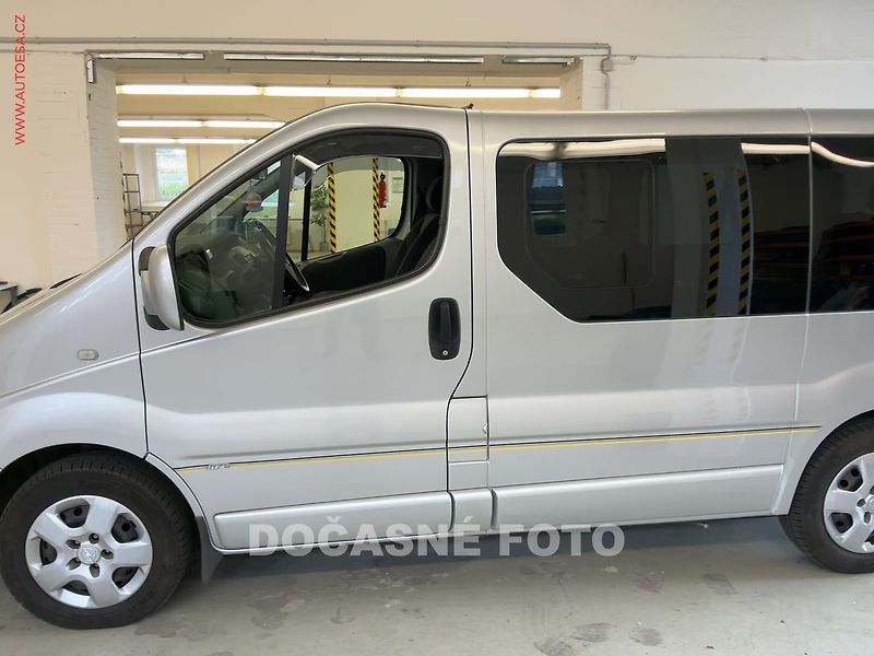 Opel Vivaro (2009) 2.5CDTi WESTFALIA, Cosmo - fotka 2 z 13