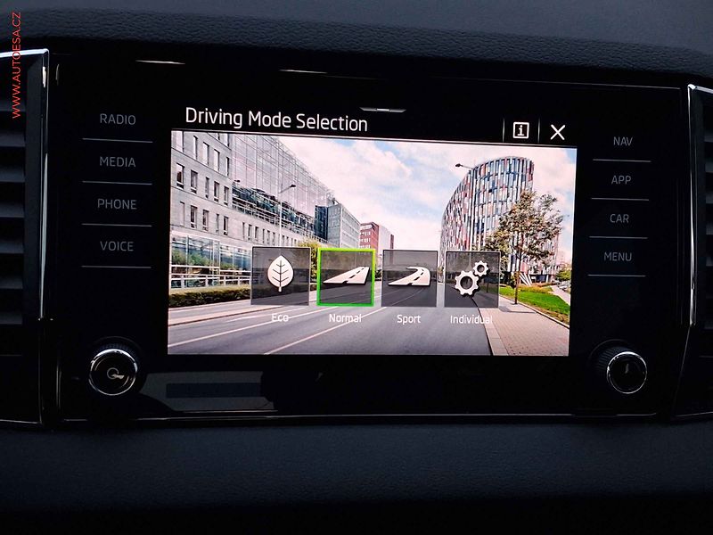 Škoda Karoq (2022) 1.5 TSi, 1.maj,ČR, Style,DSG - fotka 18 z 19