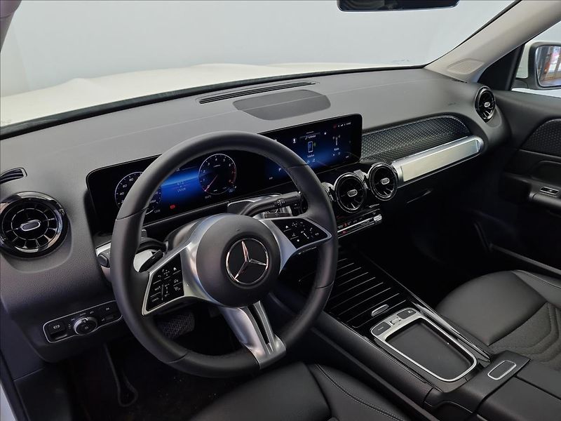 Mercedes-Benz GLB 220 4MATIC - fotka 9 z 22