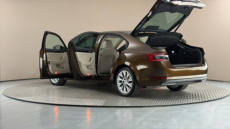 Škoda Superb 2.0 TDI DSG 4x4 L&K - fotka 7 z 31