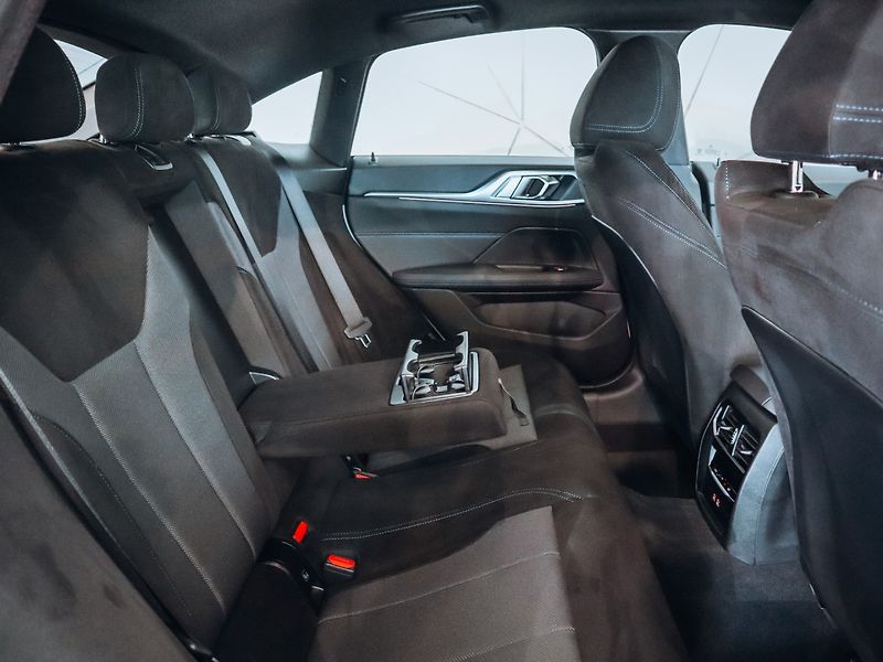 BMW Řada 4 430d xDrive Mpaket - fotka 30 z 32