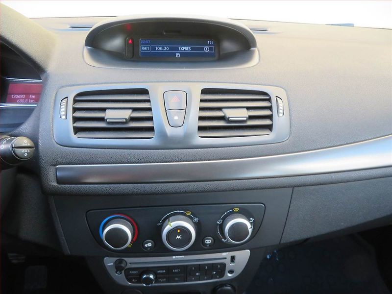 Renault Mégane (2014) Limited 1.6 16V, Tempomat - fotka 12 z 15