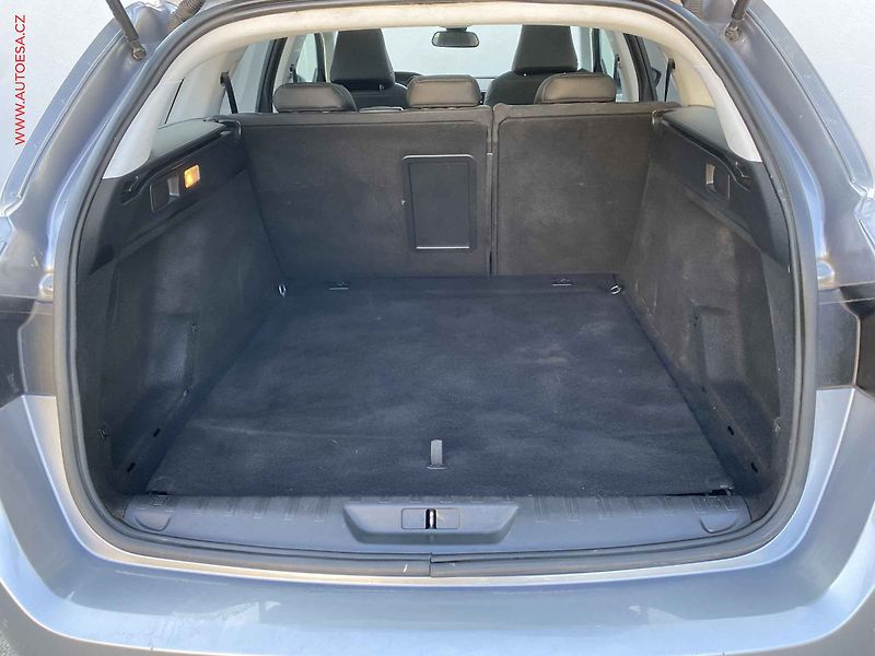 Peugeot 308 (2018) 1.5 HDi, Allure, panor, navi - fotka 7 z 18