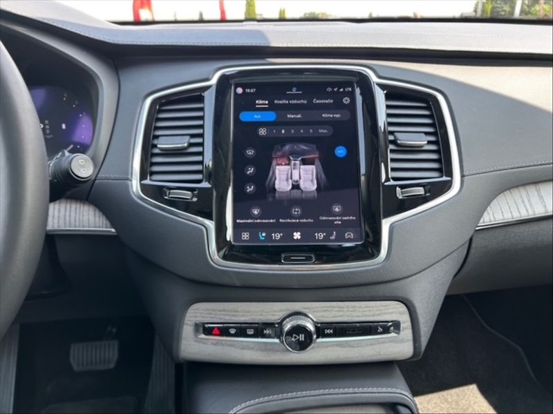 Volvo XC90 2,0 B5 AWD D Plus Bright AT - fotka 10 z 11