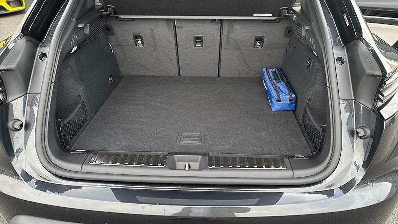 Porsche Macan 4S Electric - fotka 22 z 23