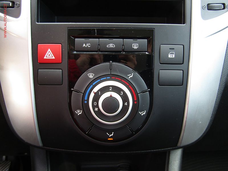 Kia Venga (2010) 1.4 CVVT, ČR - fotka 12 z 14