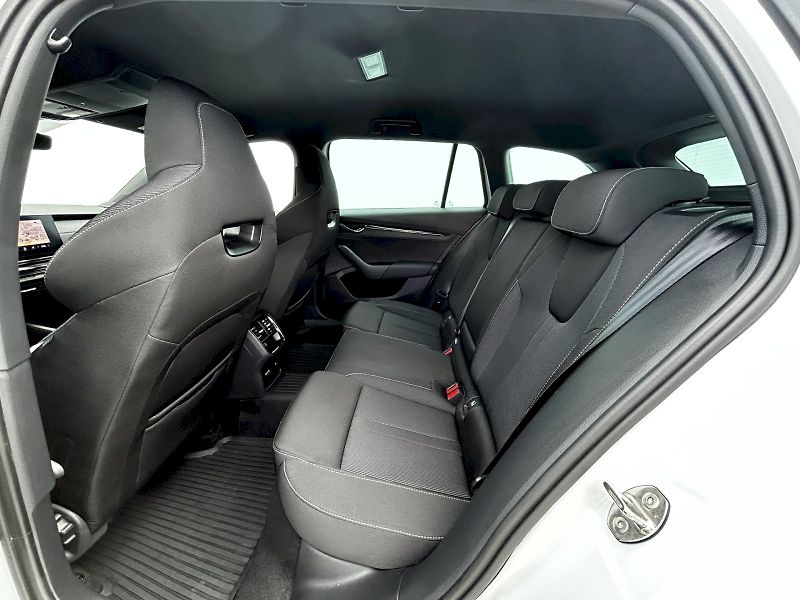 Škoda Octavia (2024) Combi 1.5 TSI e-TEC 110kW DSG - fotka 29 z 35