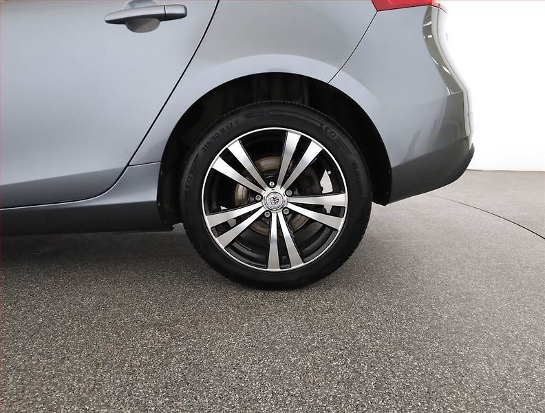 Volvo V40 (2017) 2.0 D2, Serv.kniha, Navi - fotka 16 z 16