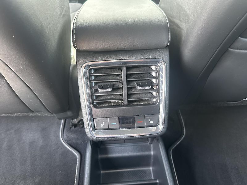 Škoda Enyaq (2023) 80x 195kW SportLine 4x4 - fotka 19 z 30