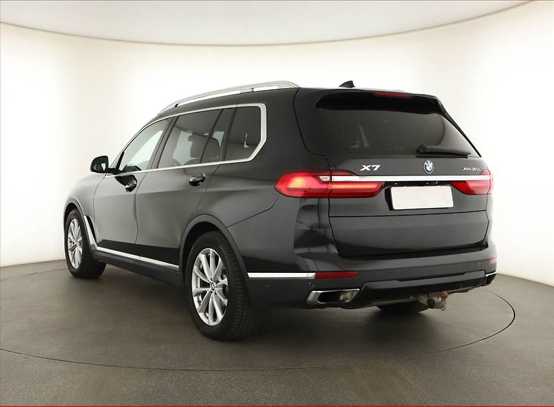 BMW X7 (2019) xDrive30d - fotka 4 z 29