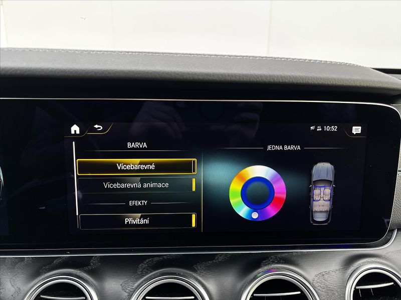 Mercedes-Benz Třídy E 300de 4MATIC TAŽNÉ DPH - fotka 21 z 33