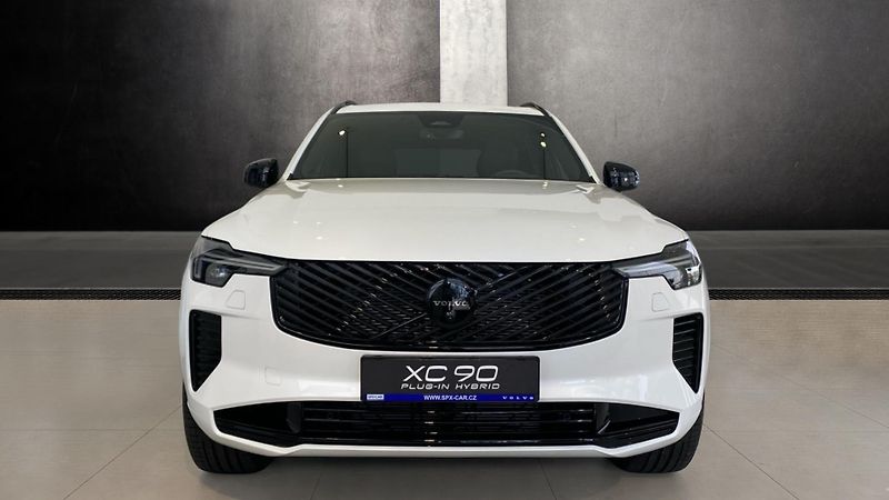 Volvo XC90 (2026) ULTRA BLACK EDITION, T8 AWD, 1 - fotka 2 z 15
