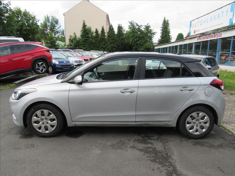 Hyundai i20 1,3 i 55kW Family+ - fotka 7 z 29