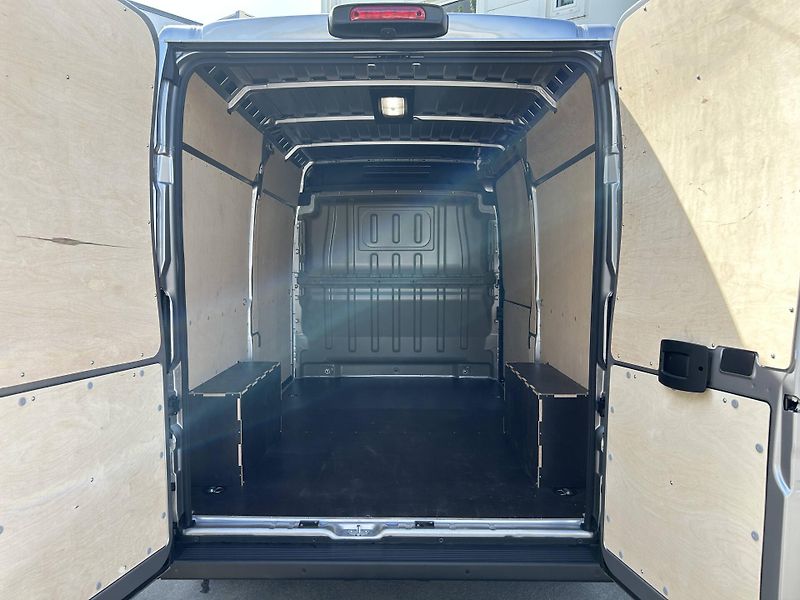 Peugeot Boxer (2025) 3300 L2H2  2,2 BlueHDi MAN6 - fotka 7 z 28