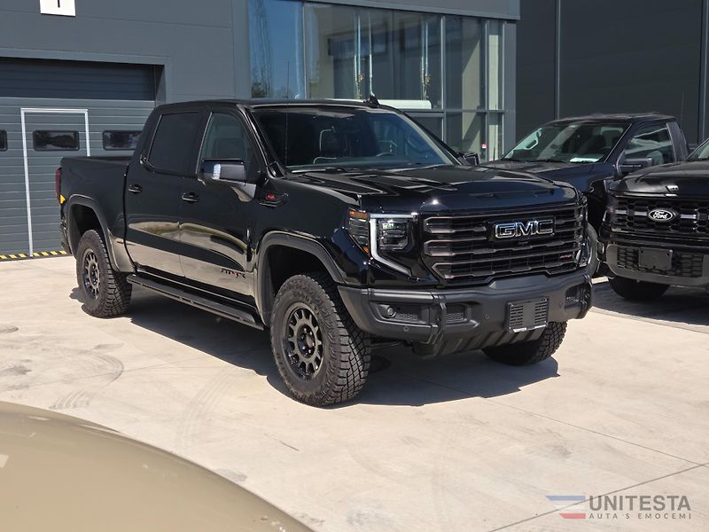 GMC Sierra (2026) GMC AT4-X AEV  6,2L V8 - fotka 3 z 13