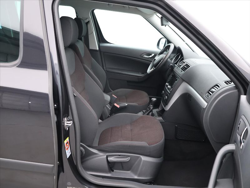 Škoda Yeti 2,0 TDI 4x4 Outdoor Xenon 1.Ma - fotka 12 z 27