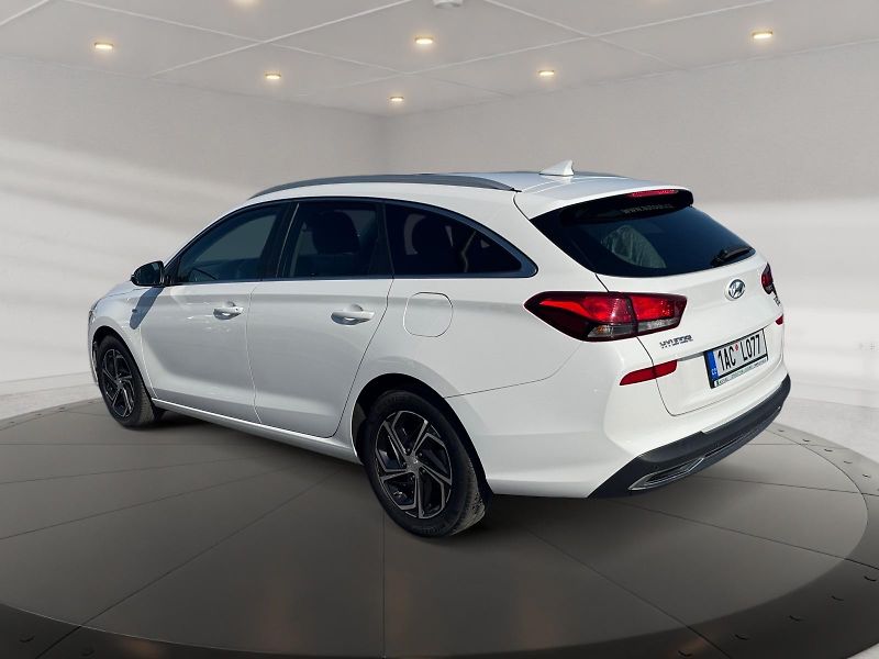 Hyundai i30 (2024) SMART 1.5T-GDI 118kW CZ DPH - fotka 4 z 11