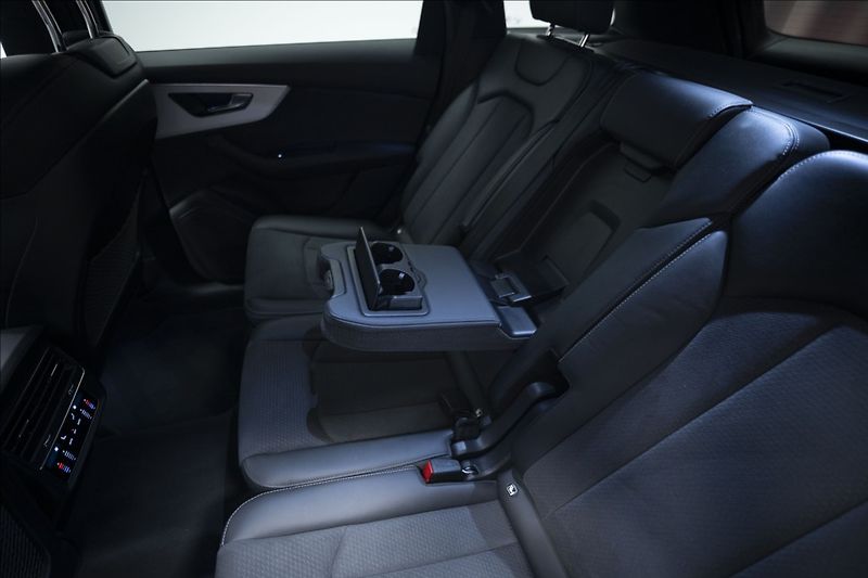 Audi Q7 3,0 TDI QUATTRO S-LINE 1. MAJ - fotka 16 z 45