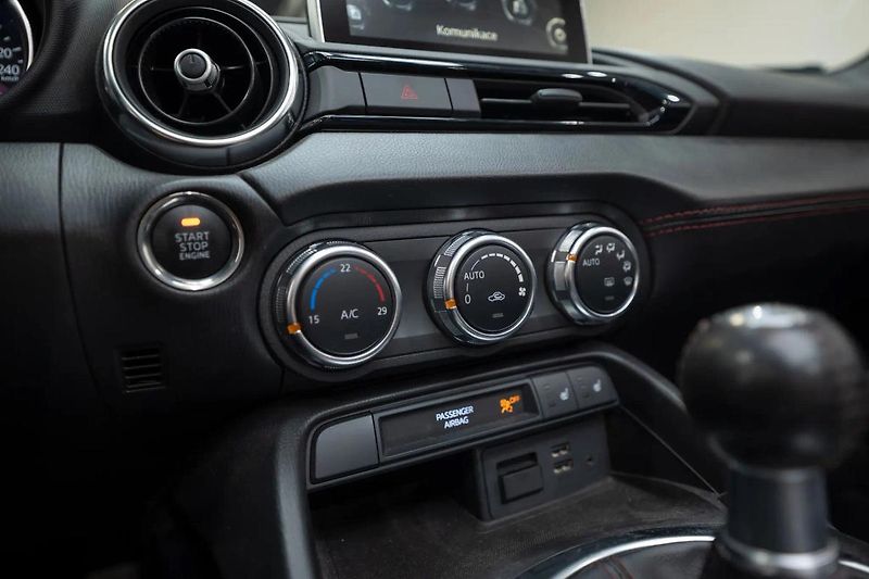 Mazda MX-5 2.0 118 kW RWD 6MT - fotka 15 z 29