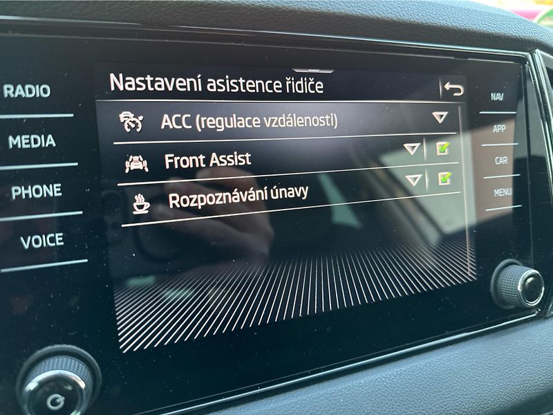 Škoda Karoq 2.0TDI 85kW AMBITION - fotka 22 z 22