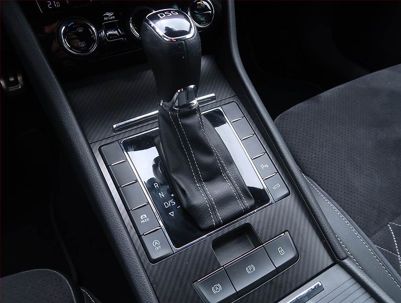 Škoda Superb (2021) Sportline 2.0 TDI - fotka 13 z 20