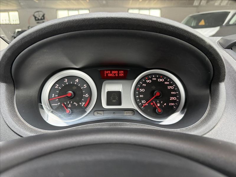 Renault Clio 1,6 16V klima,nová STK,2x kola - fotka 15 z 22