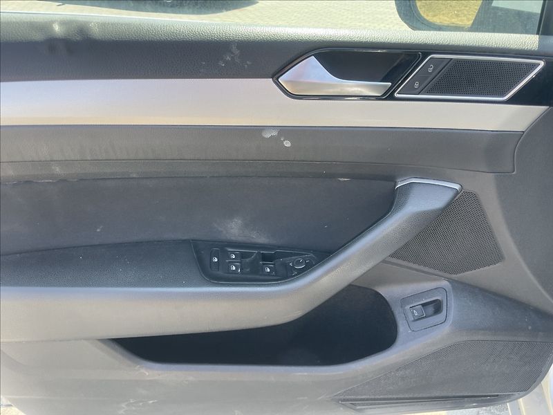 Volkswagen Passat 2,0 TDi 110kw Radar DSG GPS Hi - fotka 23 z 43