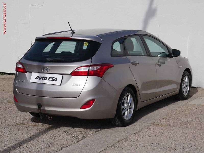 Hyundai i30 (2016) 1.6 GDi, ČR, AC, TZ, tempo - fotka 6 z 15