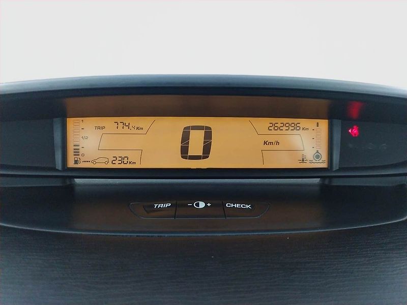 Citroën C4 (2008) 1.4 16V, Serv.kniha - fotka 11 z 15