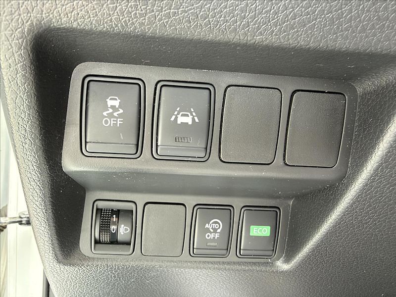 Nissan X-Trail 2,0 Xtronic 4x4 Acenta - fotka 6 z 19