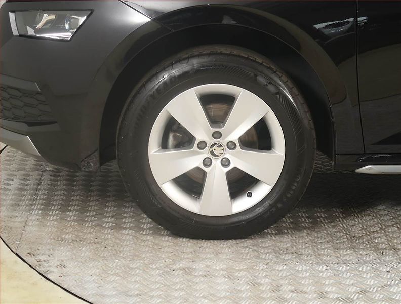 Škoda Kamiq (2020) Style 1.5 TSI, ČR,1.maj - fotka 14 z 18