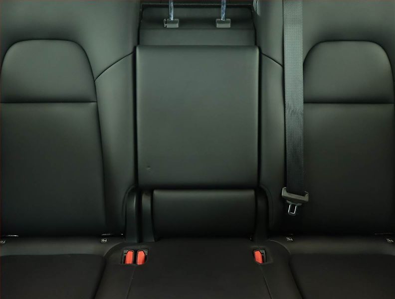 Tesla Model Y (2022) Long Range AWD 79kWh, SoH 92% - fotka 10 z 21