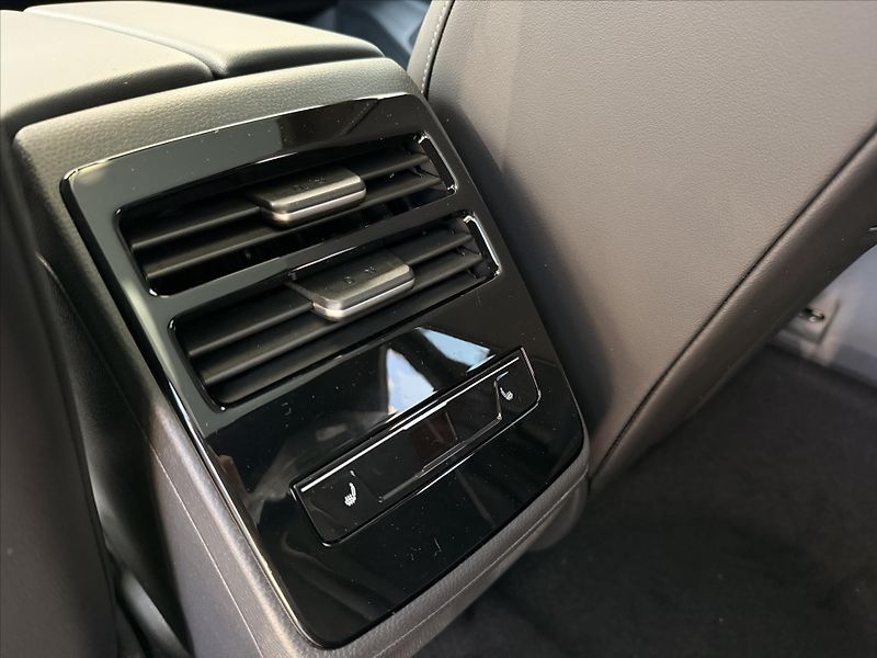 Volkswagen ID.7 Tourer (2025) 210 kW 77kWh  Pro People - fotka 23 z 23