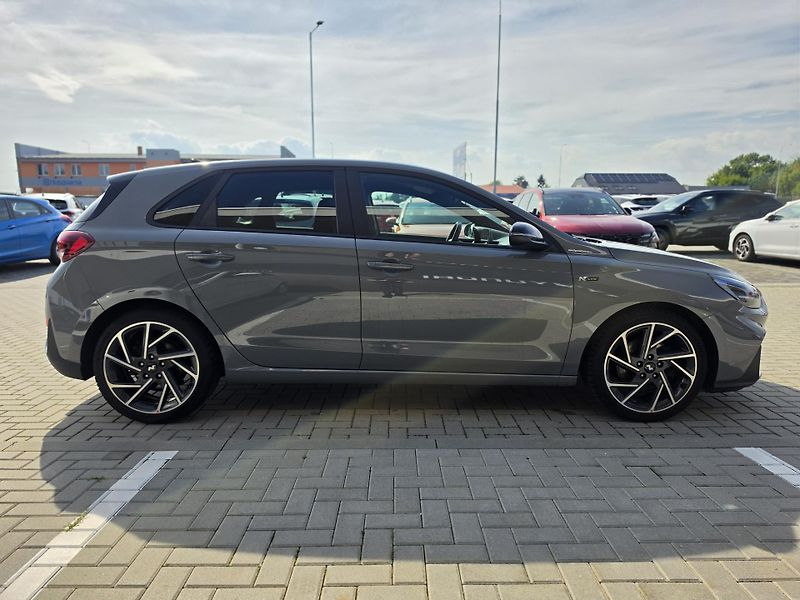 Hyundai i30 (2022) 1,5 TGDI 117kW N Line HB - fotka 6 z 16