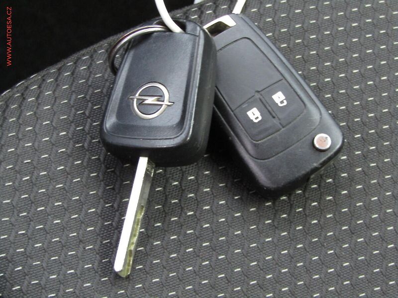 Opel Astra (2013) 1.4T, ČR, Klima - fotka 16 z 16