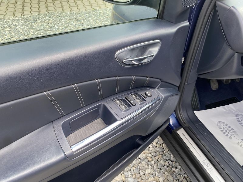 Lancia Delta 2.0JTD 165PS SPORT NAVI SERVIS - fotka 87 z 169