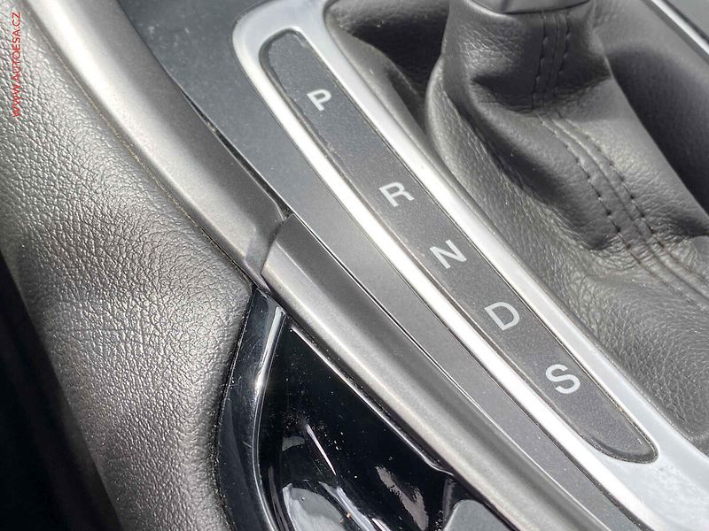 Ford Mondeo (2015) 2.0 EB, Titanium, AT, LED - fotka 17 z 21