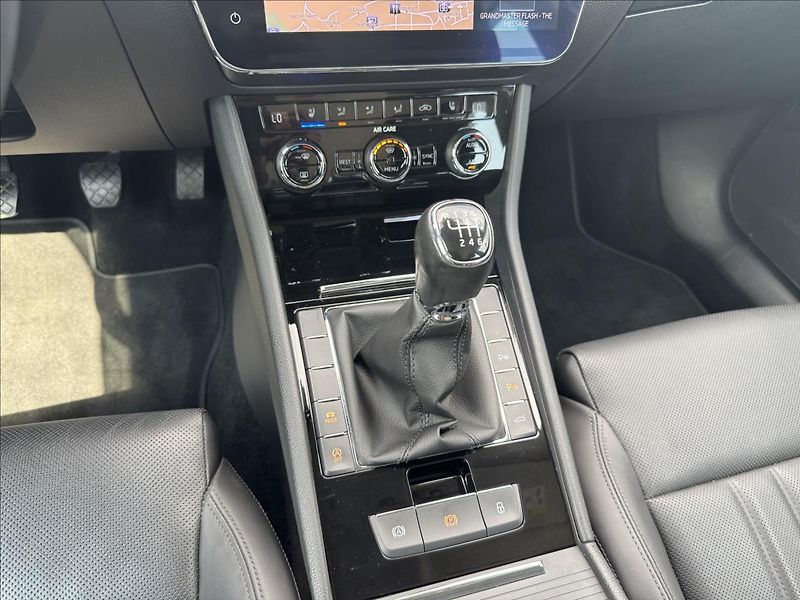 Škoda Superb 2,0 TDI 110kW L&K ČR 1.MAJITEL - fotka 27 z 33