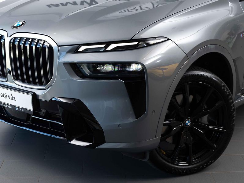 BMW X7 xDrive40d - fotka 7 z 24