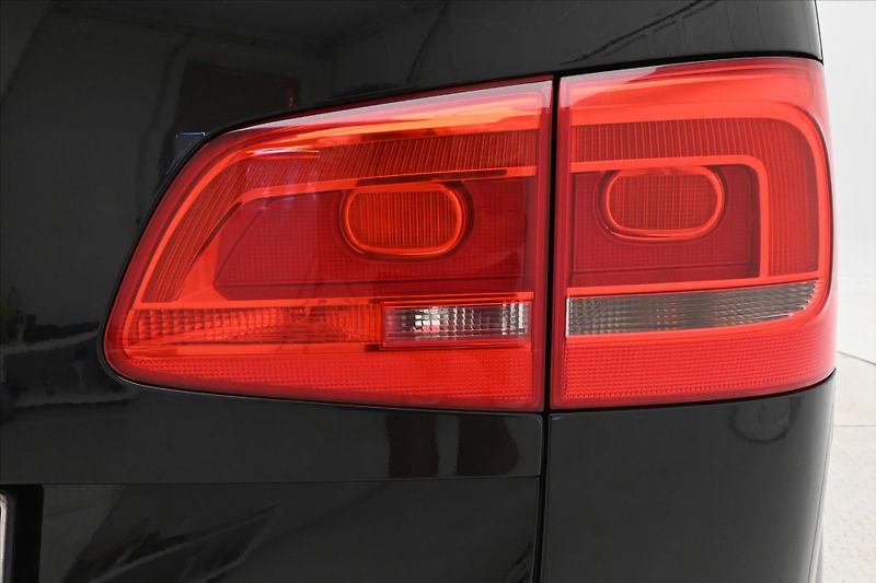 Volkswagen Touran 2,0 TDI 103kW DSG 7 míst Nová - fotka 30 z 31