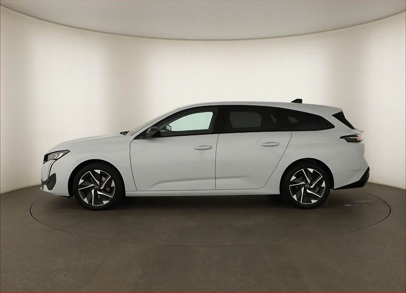 Peugeot 308 (2024) Allure 1.2 PureTech - fotka 3 z 18