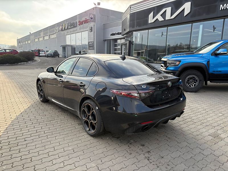 Alfa Romeo Giulia (2025) Intensa 2.0 Turbo 280k AT8 Q4 - fotka 5 z 8