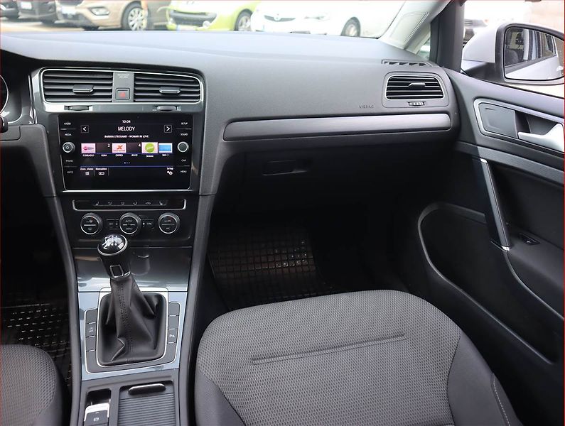 Volkswagen Golf (2018) 1.5 TSI, Serv.kniha, Tempomat - fotka 8 z 19