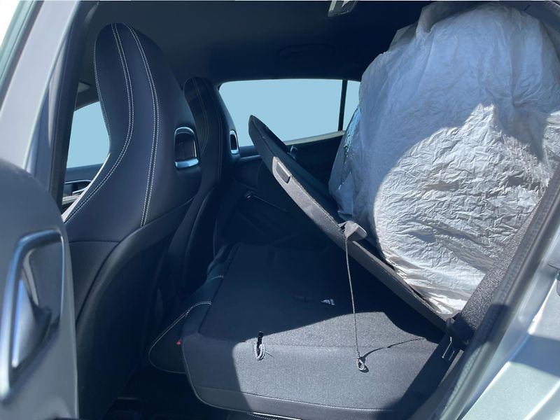 Mercedes-Benz GLA 180 i - fotka 12 z 25