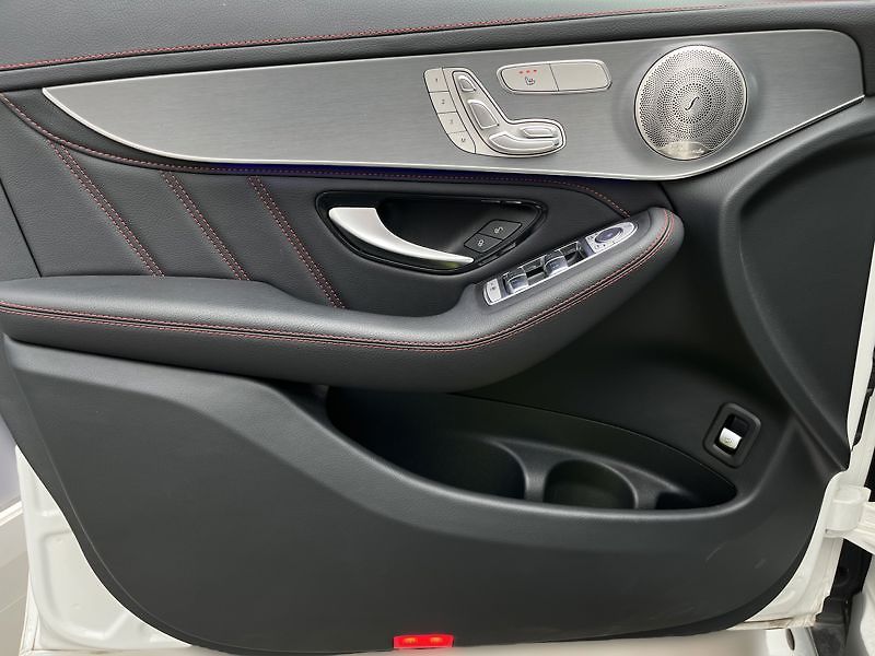 Mercedes-Benz GLC Coupé 300 4MATIC kupé - fotka 13 z 18