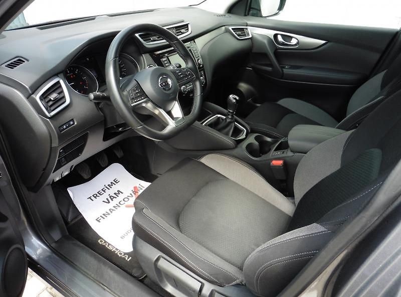 Nissan Qashqai 1.5 dCi 115 N-Connecta 1.maj. - fotka 9 z 14