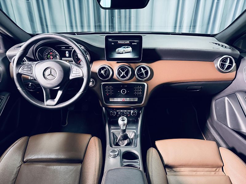 Mercedes-Benz Třídy A (2016) 180D*KAMERA*KEYLESS - fotka 37 z 39
