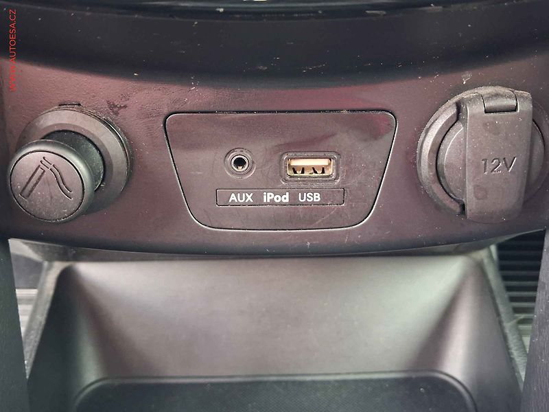 Hyundai i30 (2016) 1.6 CRDI, 2.maj,ČR, servis - fotka 14 z 19