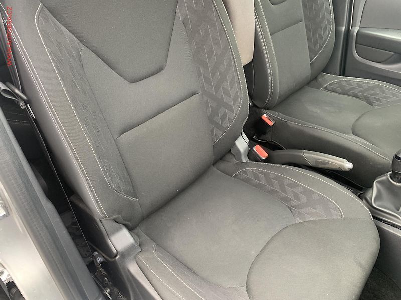 Renault Clio (2019) 0.9TCe, AC, výhřev sed - fotka 12 z 22